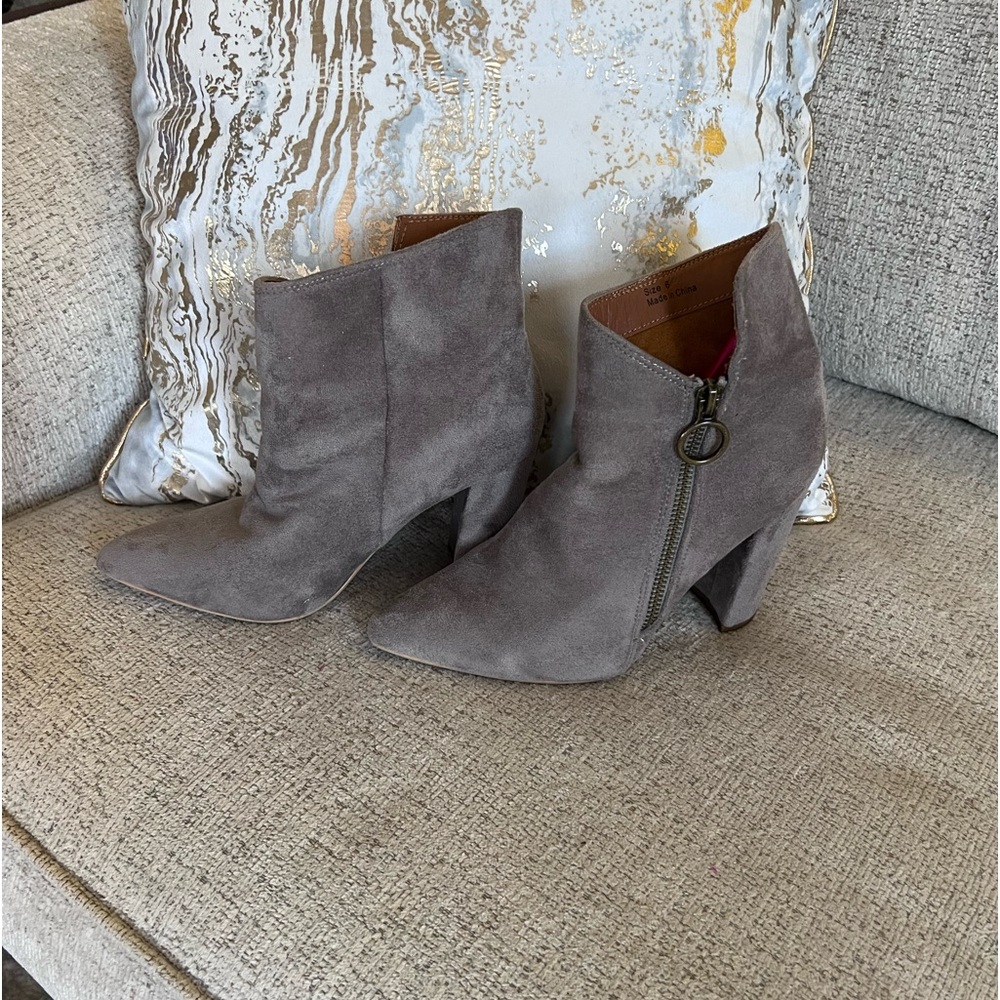 Ccocci gray suede side zip booties size 6